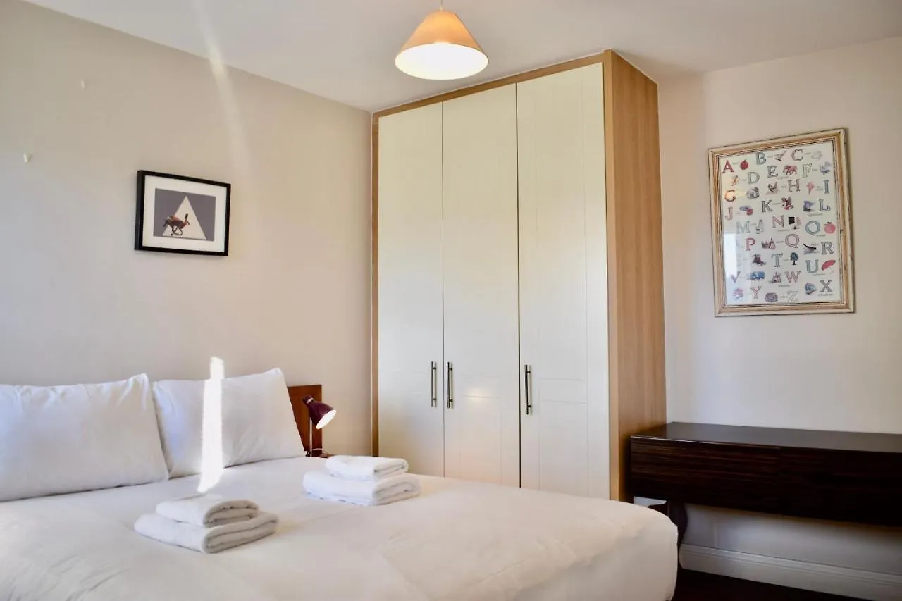 Modern 2 Bedroom Flat Above Family Run Pub Dublin