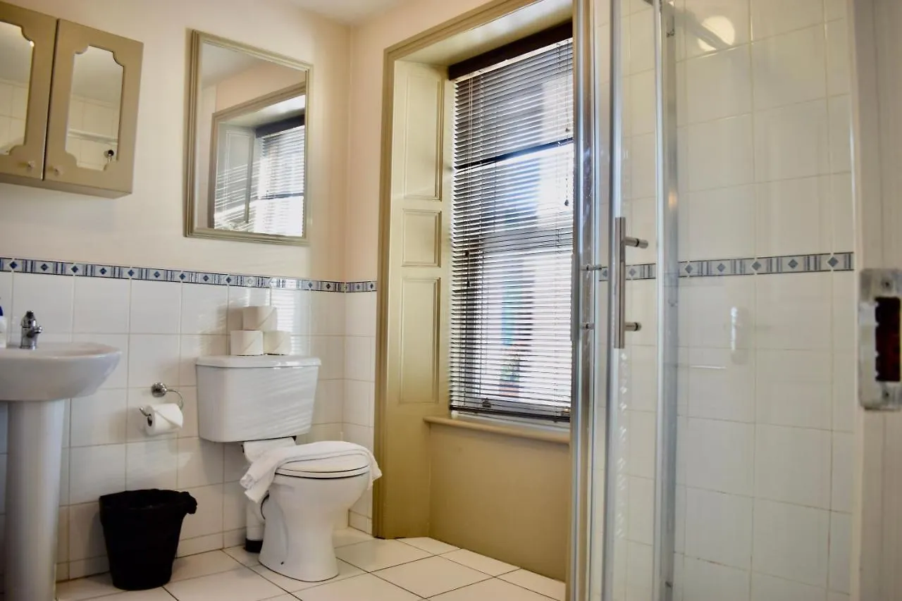Modern 2 Bedroom Flat Above Family Run Pub Dublin